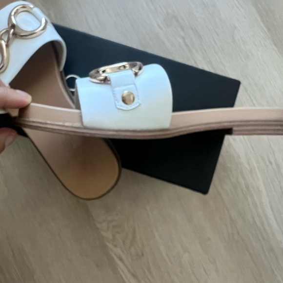 MICHAEL by Michael Shannon Jade Slide
White Sandal Size 7 - Picture 4 of 6